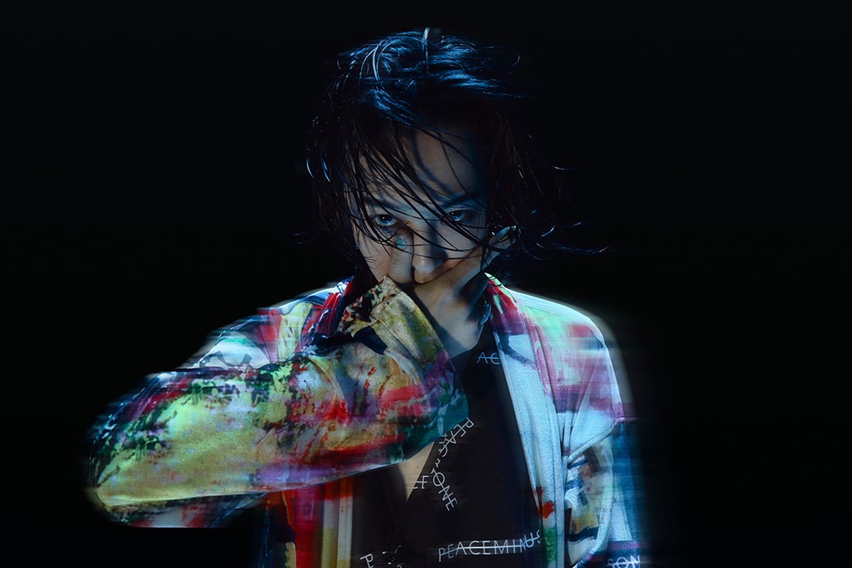 A mixed media art piece by G-Dragon is up for auction for the first time in the musician's career | allkpop