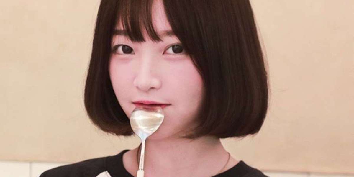 Mukbang YouTuber Tzuyang goes on a live stream to clarify the extortion attempt from a YouTube cyber wrecker group